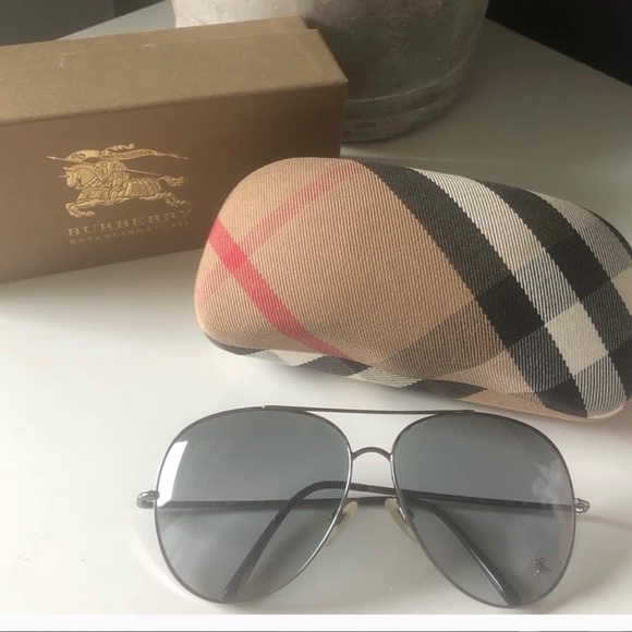 Burberry Accessories - Burberry Sunglasses